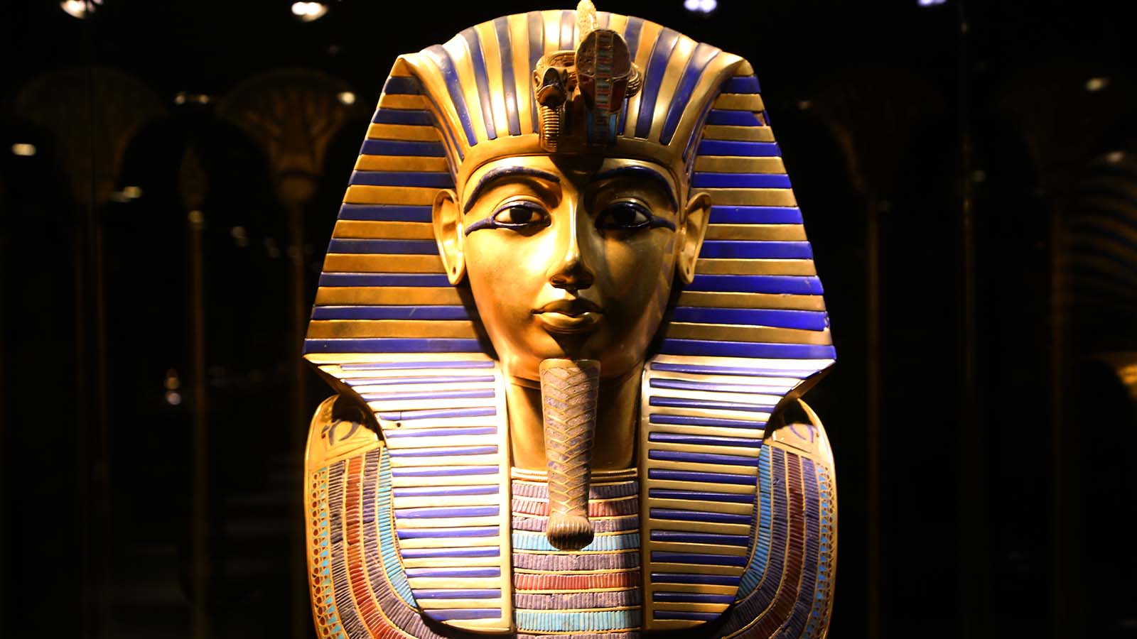 A Day Tour to Giza pyramids, Egyptian museum and Khan El Khalili Bazar