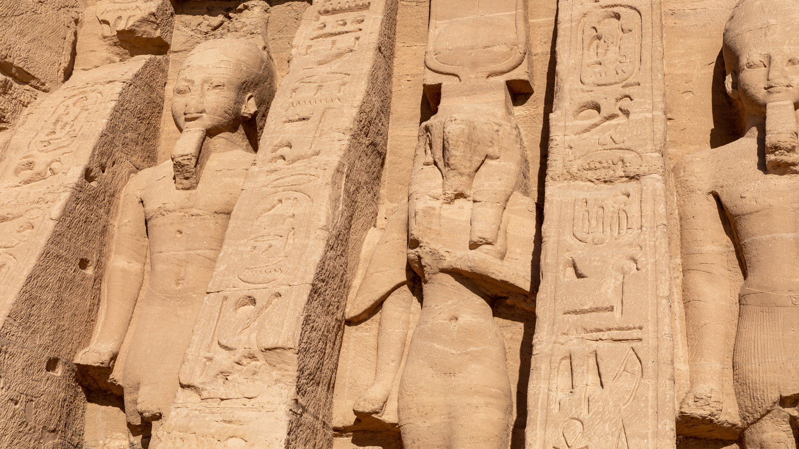 A Day Tour from Aswan to Abo Simbel