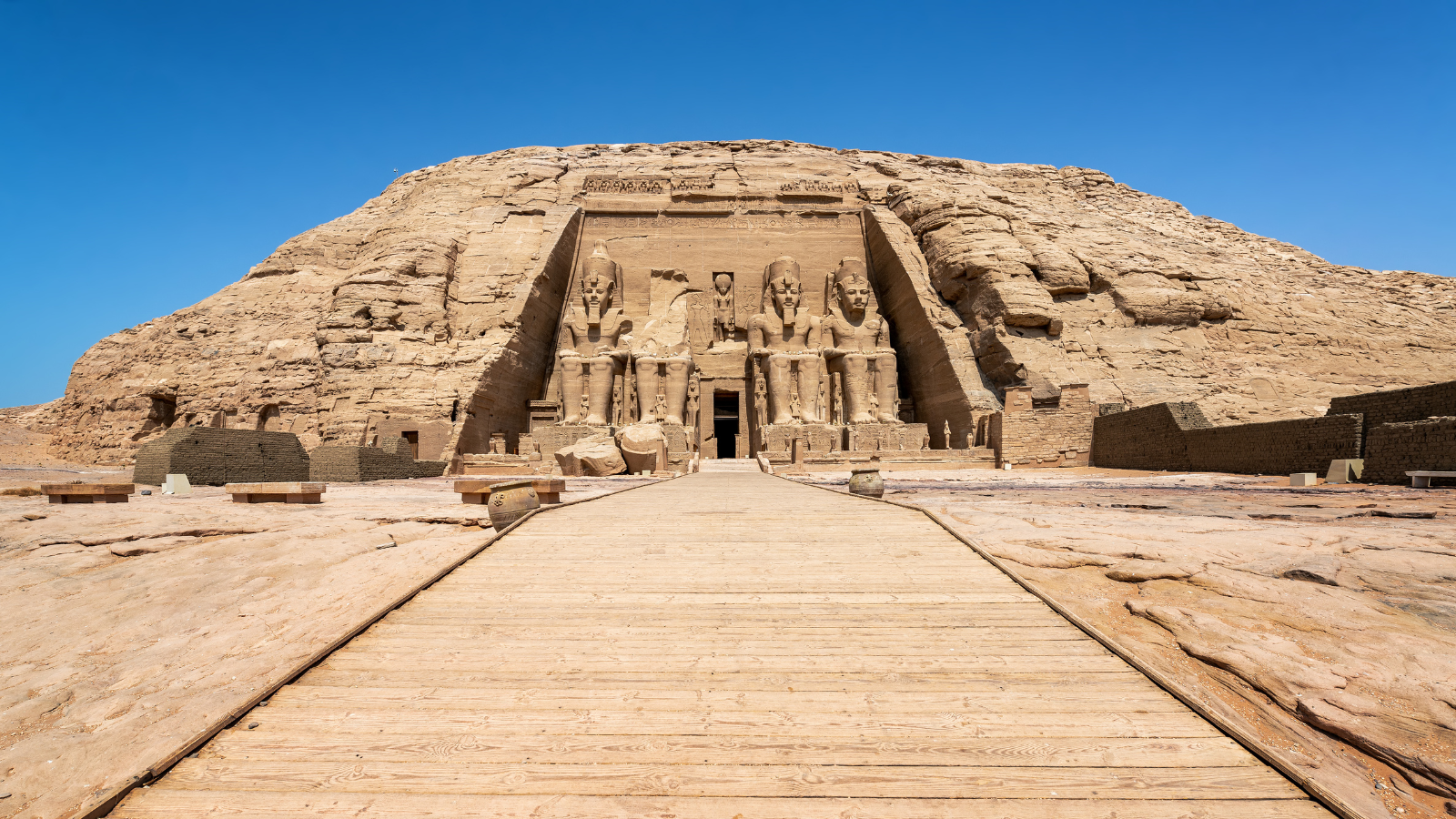 A Day Tour from Aswan to Abo Simbel