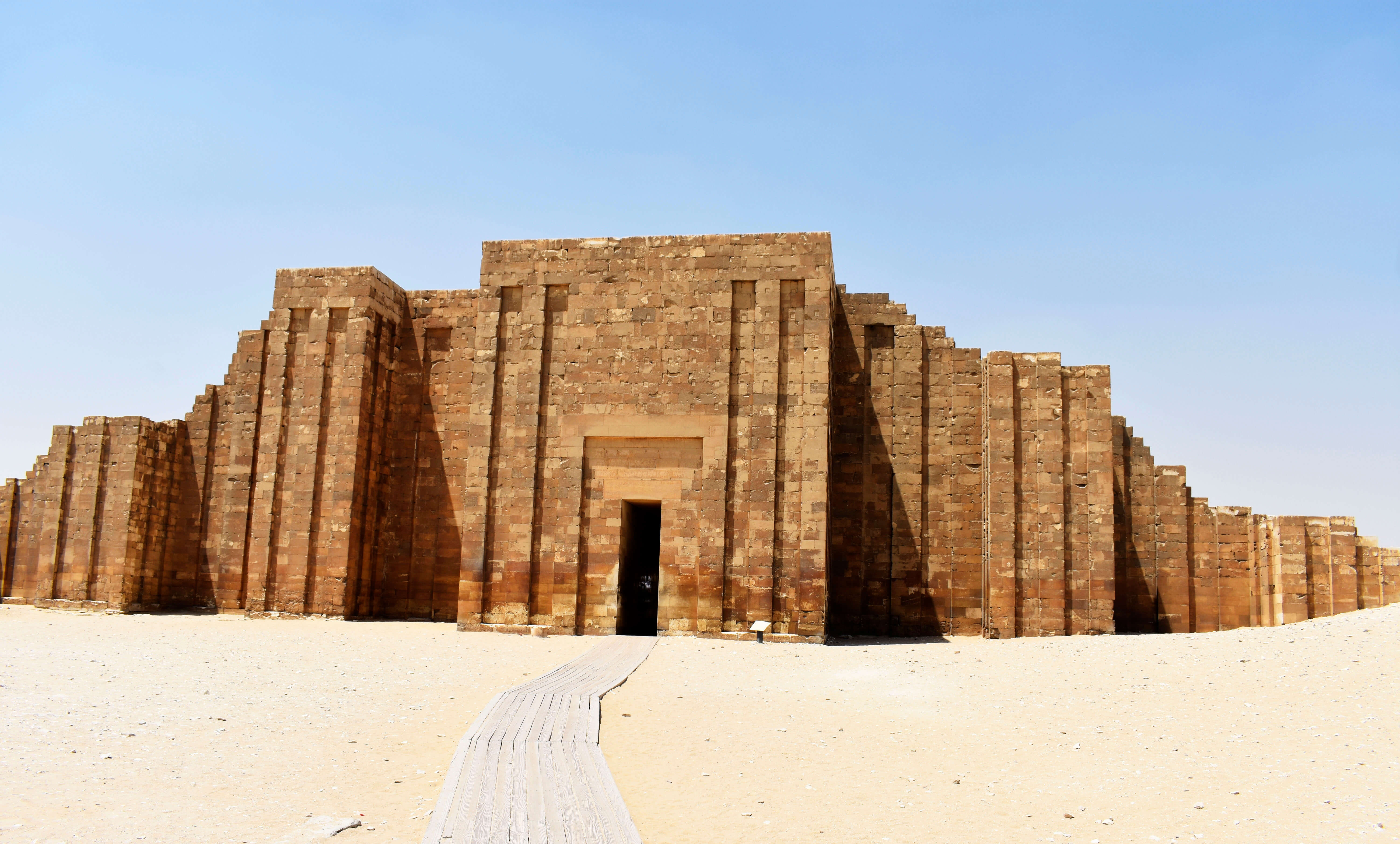 Giza Pyramids, Sakkara and Memphis Day Tour