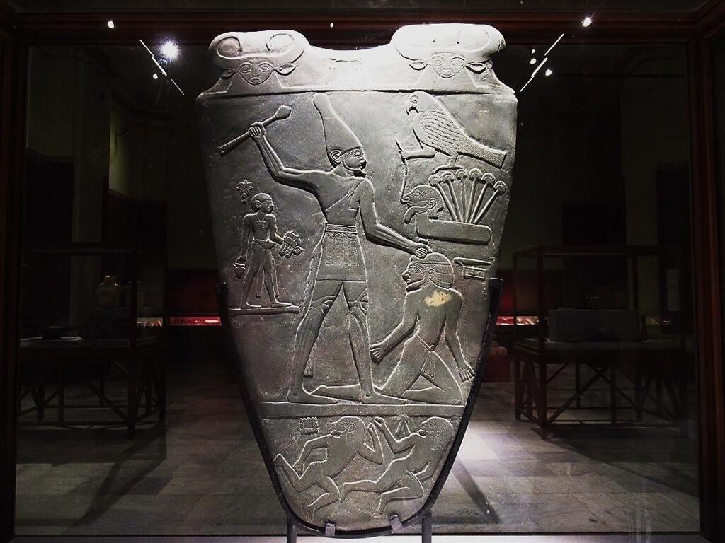 Narmer (Menes): Il primo faraone dell’Egitto unificato.