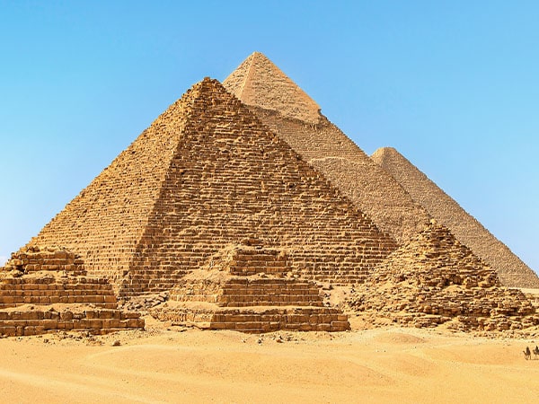 3 hours guided tour in the Pyramids area