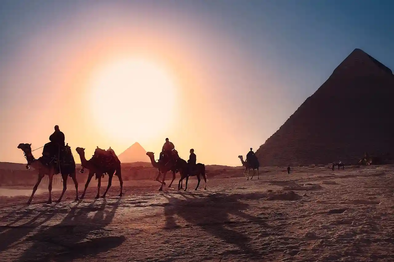 Giza Pyramids, Sakkara and Memphis Day Tour
